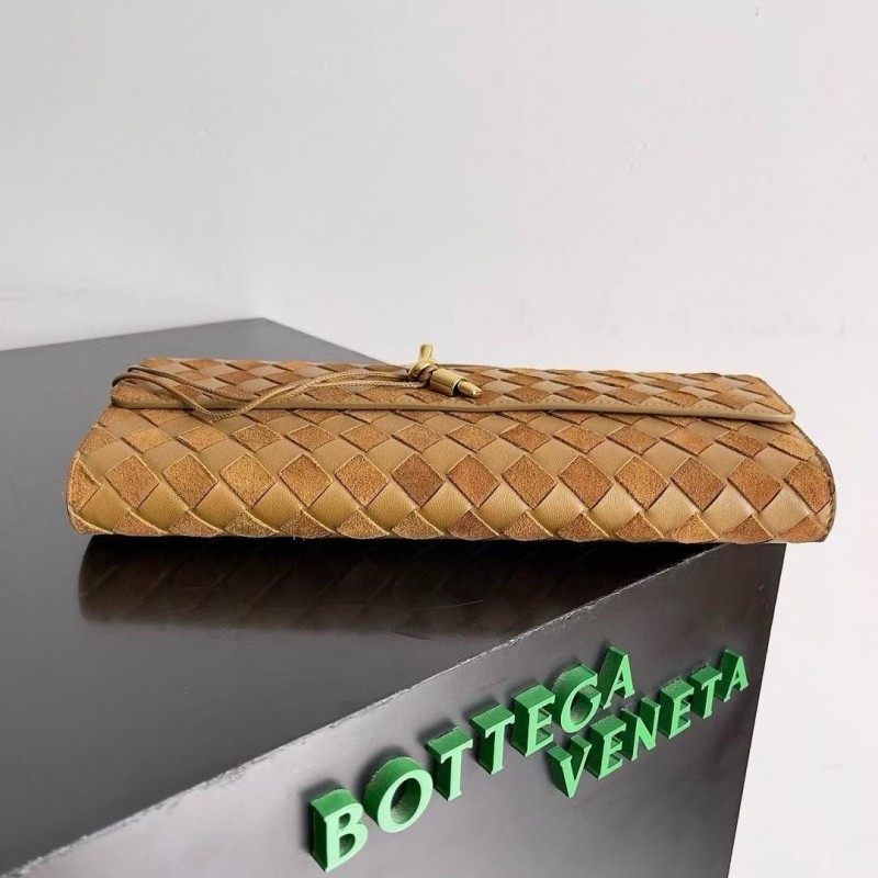 BOTTECA Ve*ne*ta uses exquisite craftsmanship intreccio woven imported sheepskin evening clutch bag Si