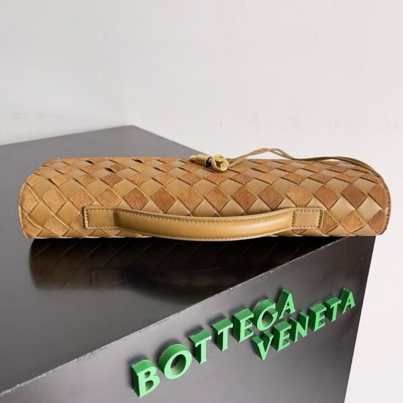 BOTTECA Ve*ne*ta uses exquisite craftsmanship intreccio woven imported sheepskin evening clutch bag Si