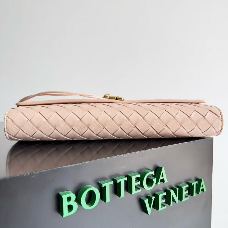 BOTTECA Ve*ne*ta uses exquisite craftsmanship intreccio woven imported sheepskin evening clutch bag Si