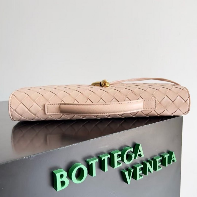 BOTTECA Ve*ne*ta uses exquisite craftsmanship intreccio woven imported sheepskin evening clutch bag Si
