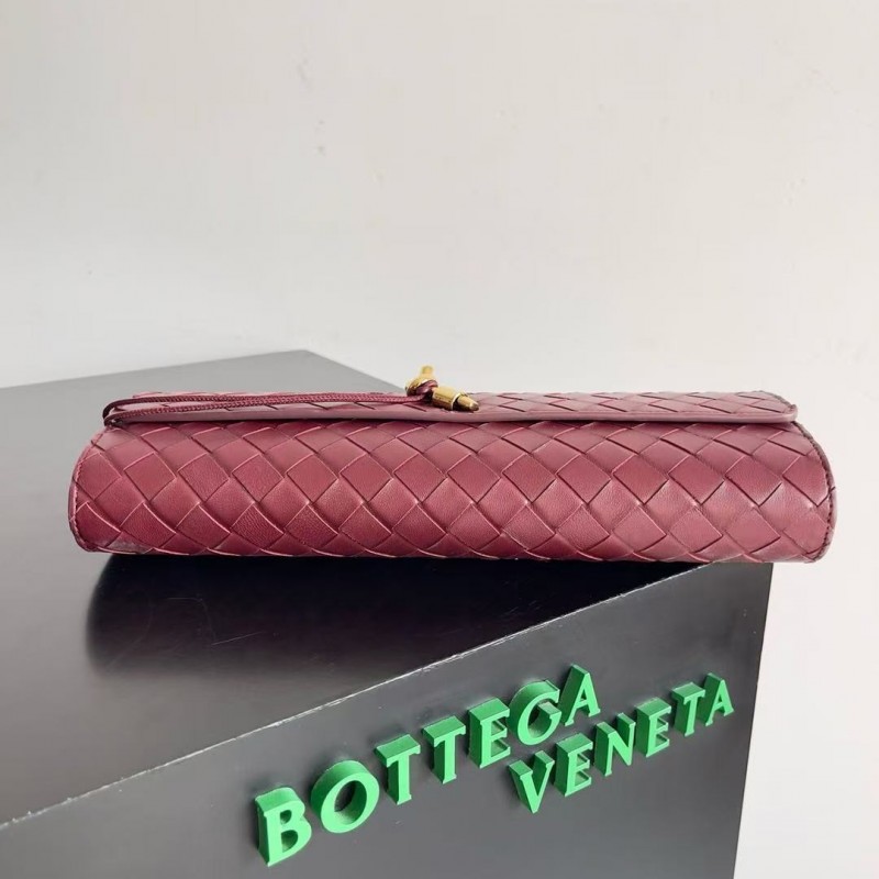 BOTTECA Ve*ne*ta uses exquisite craftsmanship intreccio woven imported sheepskin evening clutch bag Si