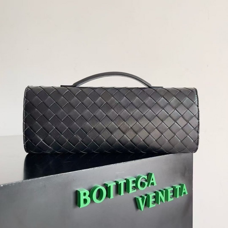BOTTECA Ve*ne*ta uses exquisite craftsmanship intreccio woven imported sheepskin evening clutch bag Si