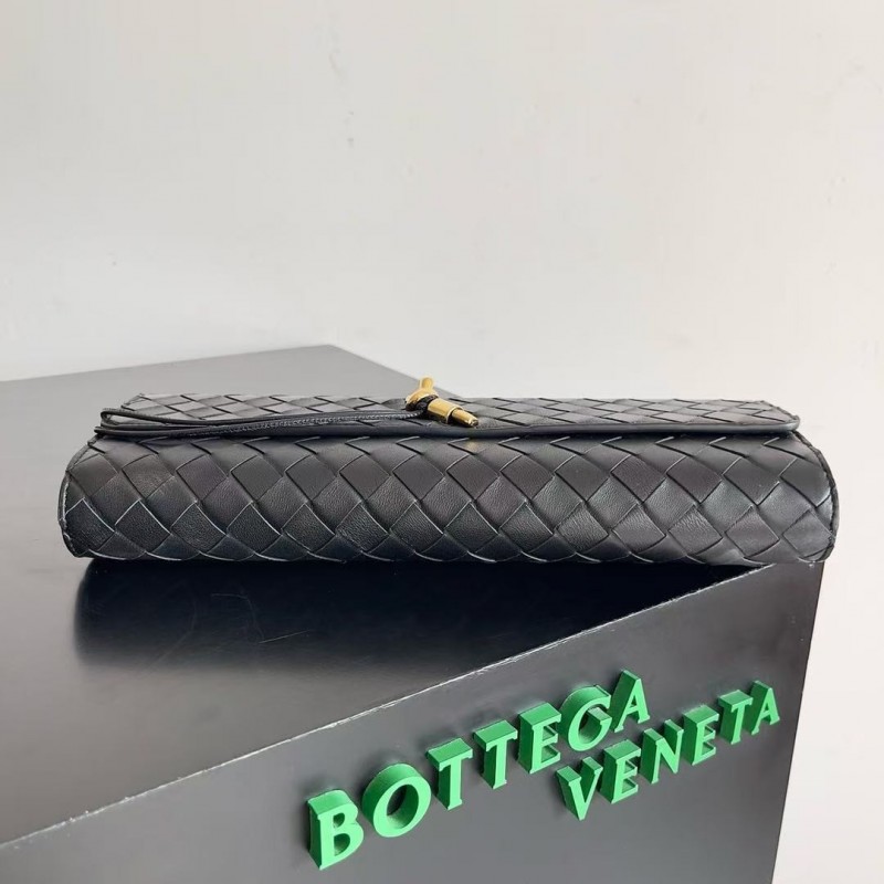 BOTTECA Ve*ne*ta uses exquisite craftsmanship intreccio woven imported sheepskin evening clutch bag Si