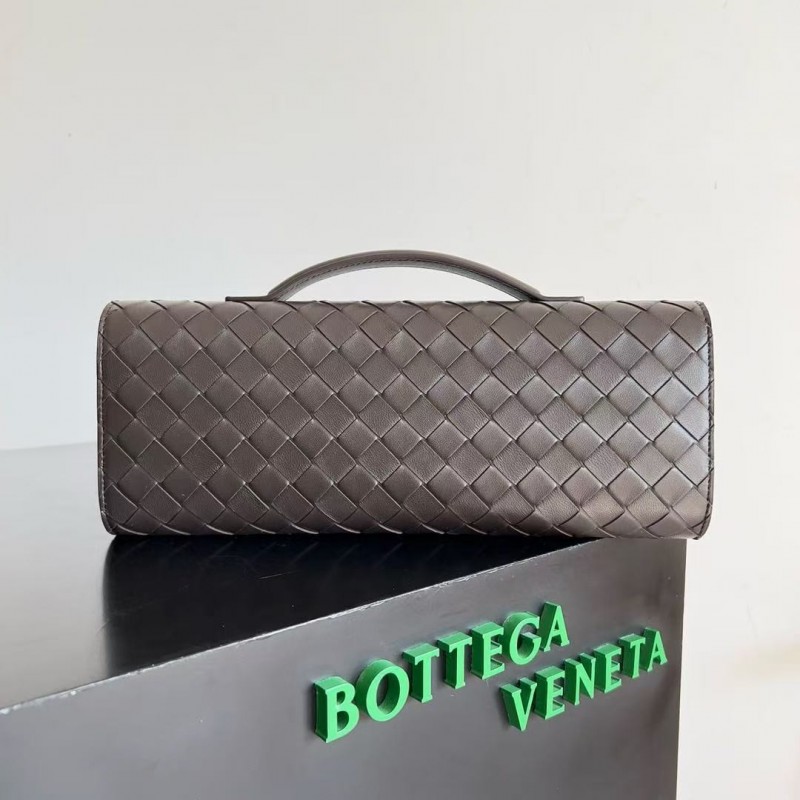 BOTTECA Ve*ne*ta uses exquisite craftsmanship intreccio woven imported sheepskin evening clutch bag Si