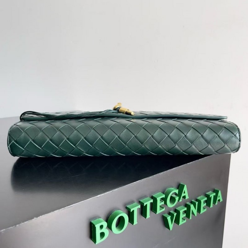 BOTTECA Ve*ne*ta uses exquisite craftsmanship intreccio woven imported sheepskin evening clutch bag Si
