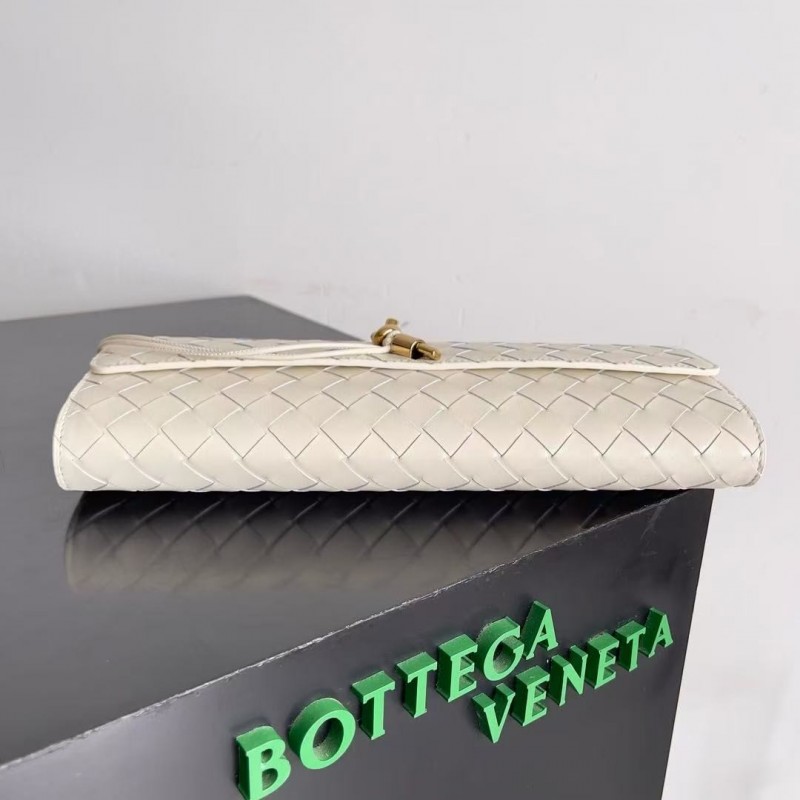 BOTTECA Ve*ne*ta uses exquisite craftsmanship intreccio woven imported sheepskin evening clutch bag Si
