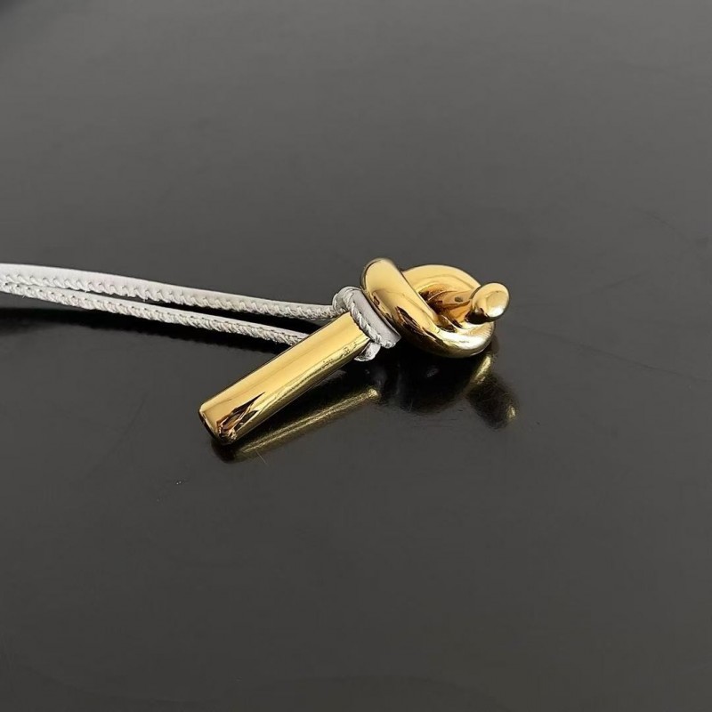 BOTTECA Ve*ne*ta uses exquisite craftsmanship intreccio woven imported sheepskin evening clutch bag Si