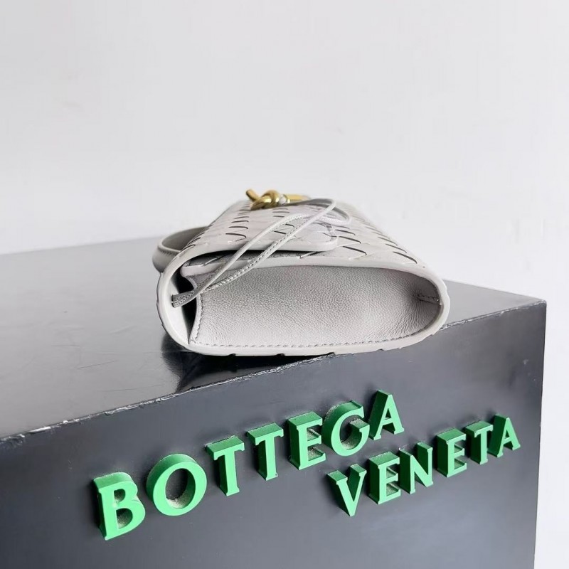 BOTTECA Ve*ne*ta uses exquisite craftsmanship intreccio woven imported sheepskin evening clutch bag Si