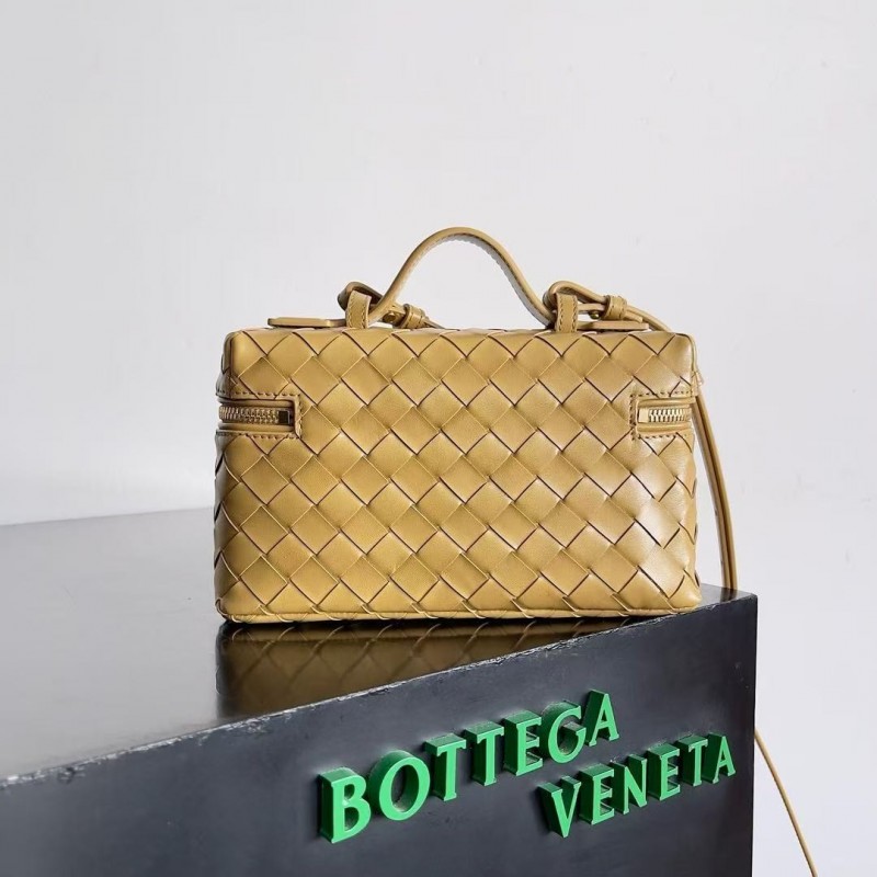 BOTTECA Ve*ne*ta uses exquisite craftsmanship intreccio weaving imported sheepskin leather Crossbody t
