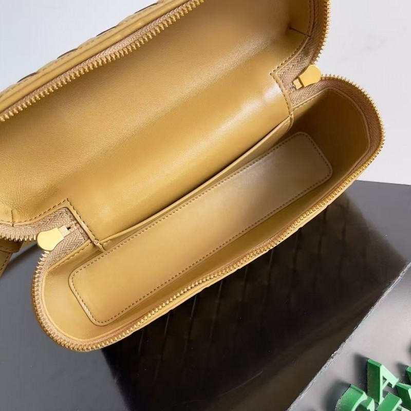 BOTTECA Ve*ne*ta uses exquisite craftsmanship intreccio weaving imported sheepskin leather Crossbody t