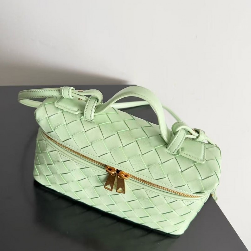 BOTTECA Ve*ne*ta uses exquisite craftsmanship intreccio weaving imported sheepskin leather Crossbody t