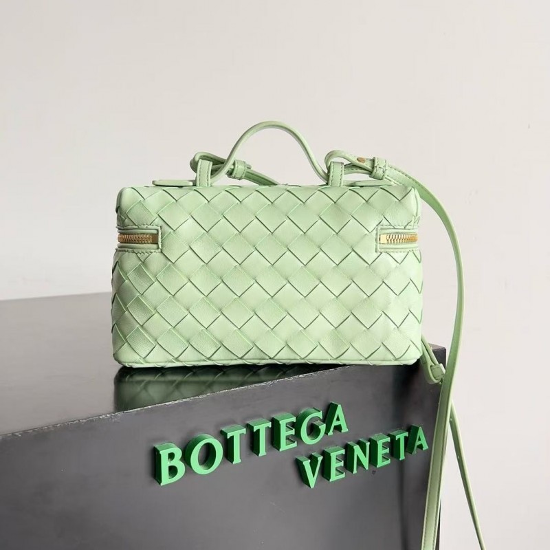 BOTTECA Ve*ne*ta uses exquisite craftsmanship intreccio weaving imported sheepskin leather Crossbody t