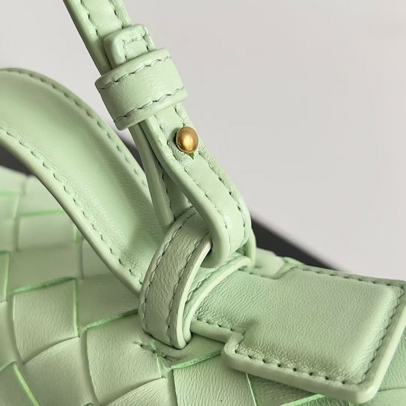 BOTTECA Ve*ne*ta uses exquisite craftsmanship intreccio weaving imported sheepskin leather Crossbody t