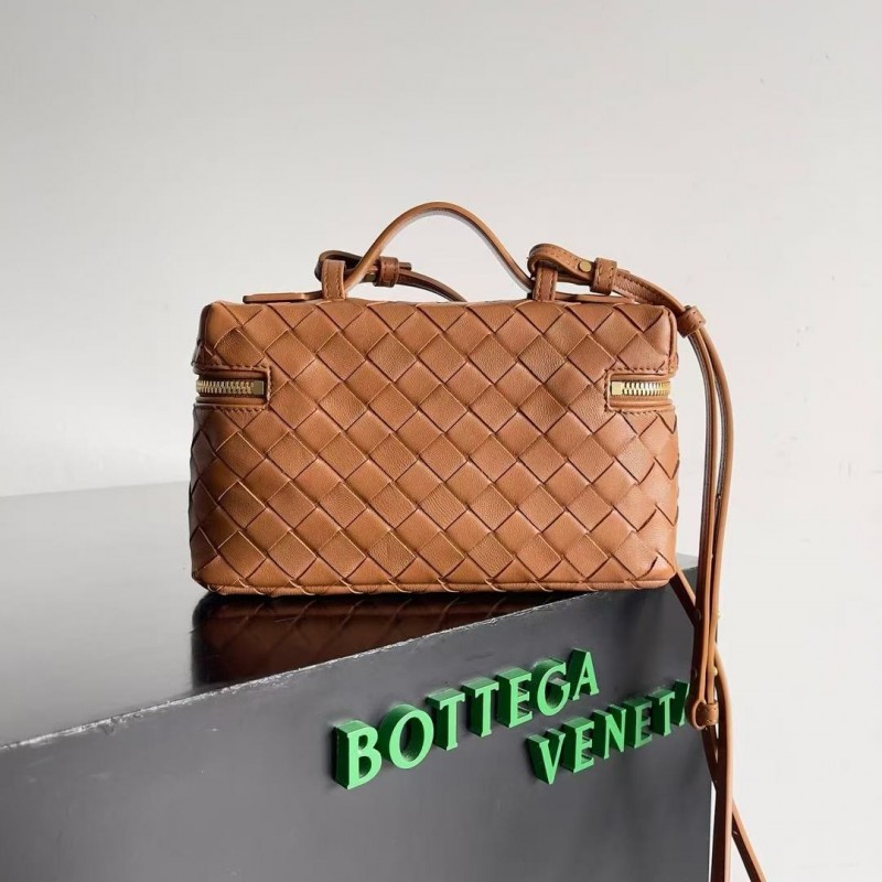 BOTTECA Ve*ne*ta uses exquisite craftsmanship intreccio weaving imported sheepskin leather Crossbody t