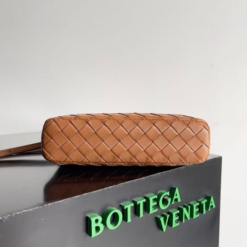 BOTTECA Ve*ne*ta uses exquisite craftsmanship intreccio weaving imported sheepskin leather Crossbody t