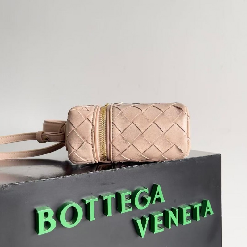 BOTTECA Ve*ne*ta uses exquisite craftsmanship intreccio weaving imported sheepskin leather Crossbody t