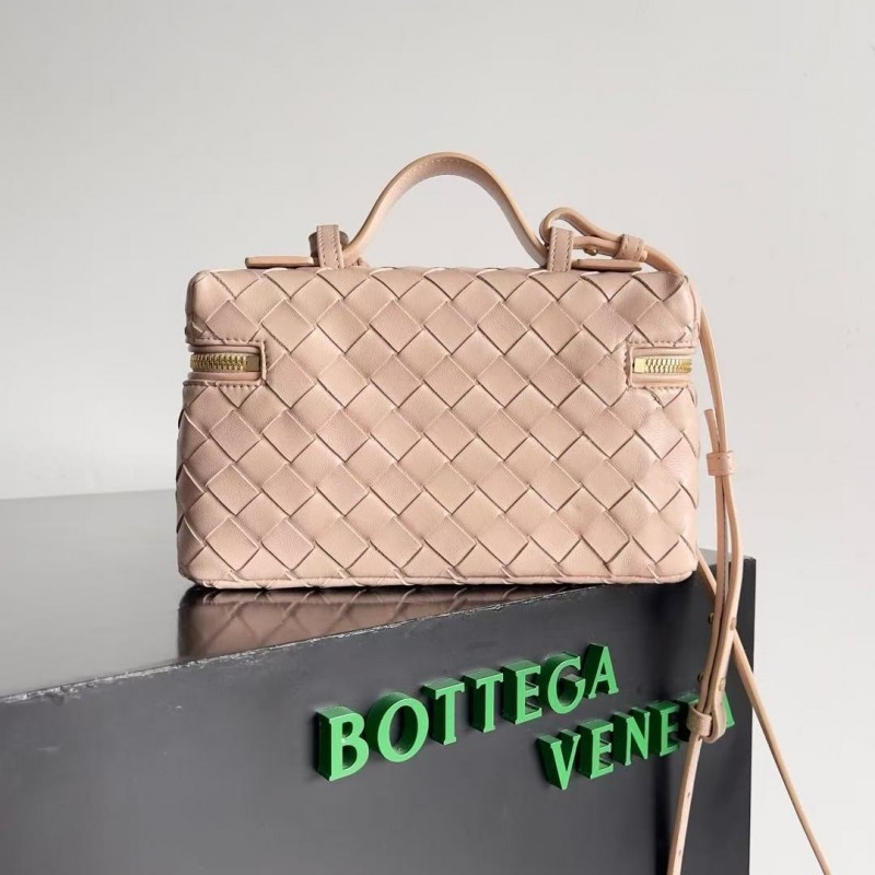 BOTTECA Ve*ne*ta uses exquisite craftsmanship intreccio weaving imported sheepskin leather Crossbody t