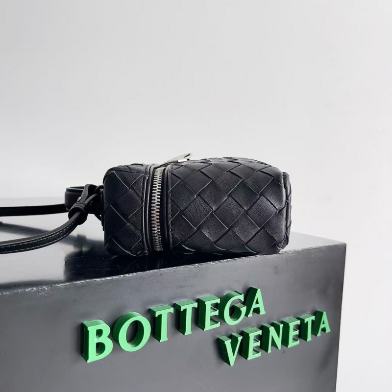 BOTTECA Ve*ne*ta uses exquisite craftsmanship intreccio weaving imported sheepskin leather Crossbody t