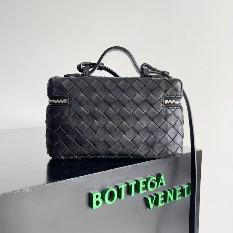 BOTTECA Ve*ne*ta uses exquisite craftsmanship intreccio weaving imported sheepskin leather Crossbody t