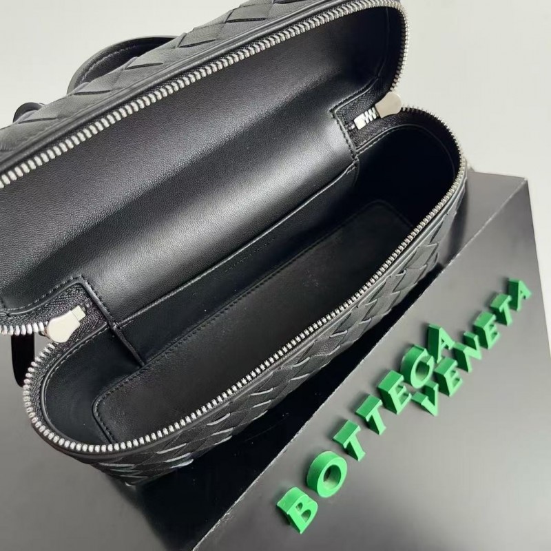 BOTTECA Ve*ne*ta uses exquisite craftsmanship intreccio weaving imported sheepskin leather Crossbody t