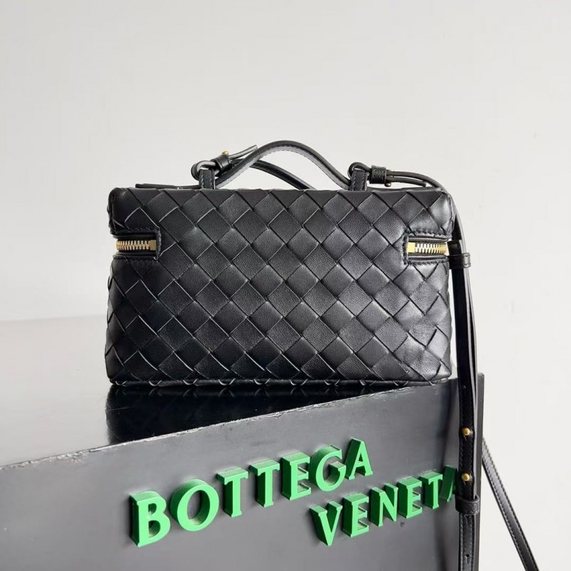 BOTTECA Ve*ne*ta uses exquisite craftsmanship intreccio weaving imported sheepskin leather Crossbody t