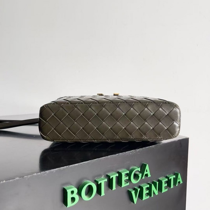 BOTTECA Ve*ne*ta uses exquisite craftsmanship intreccio weaving imported sheepskin leather Crossbody t