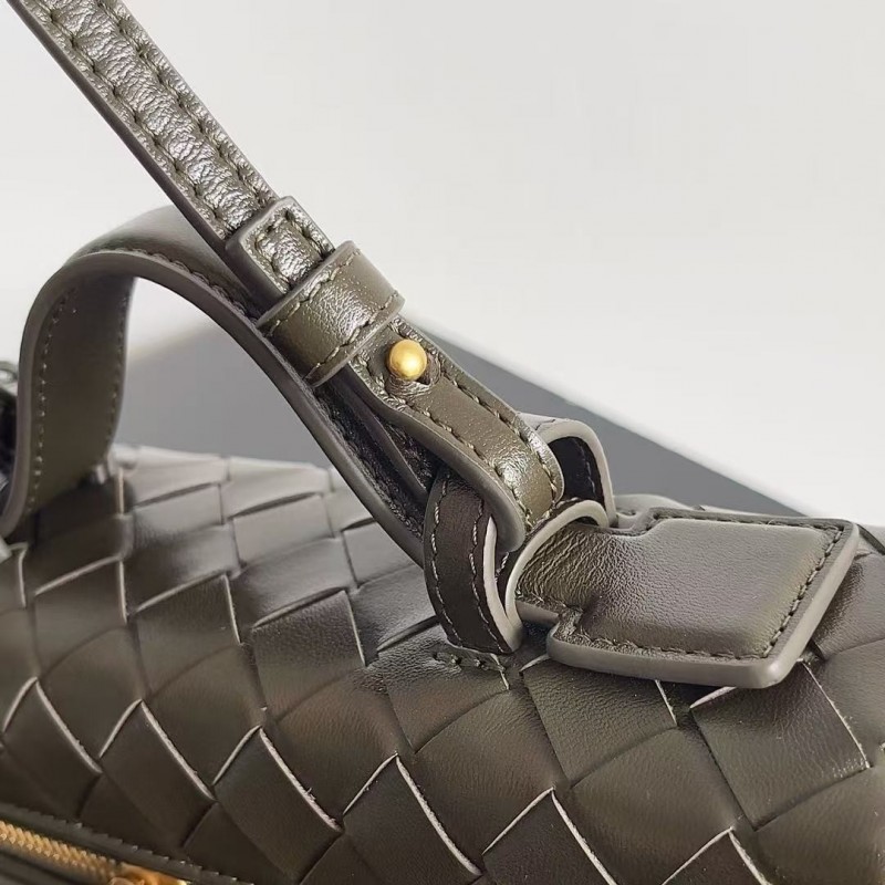 BOTTECA Ve*ne*ta uses exquisite craftsmanship intreccio weaving imported sheepskin leather Crossbody t