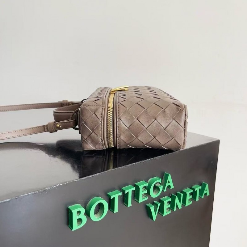 BOTTECA Ve*ne*ta uses exquisite craftsmanship intreccio weaving imported sheepskin leather Crossbody t