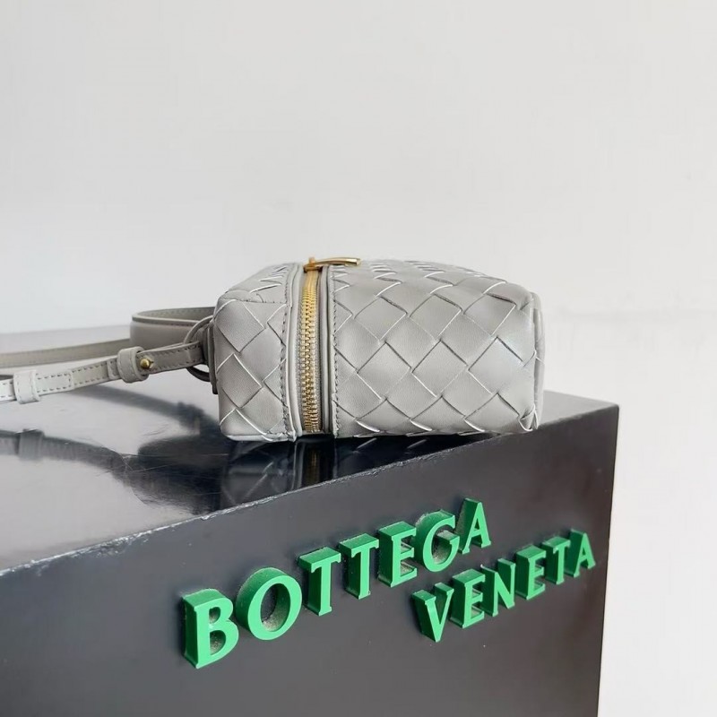 BOTTECA Ve*ne*ta uses exquisite craftsmanship intreccio weaving imported sheepskin leather Crossbody t