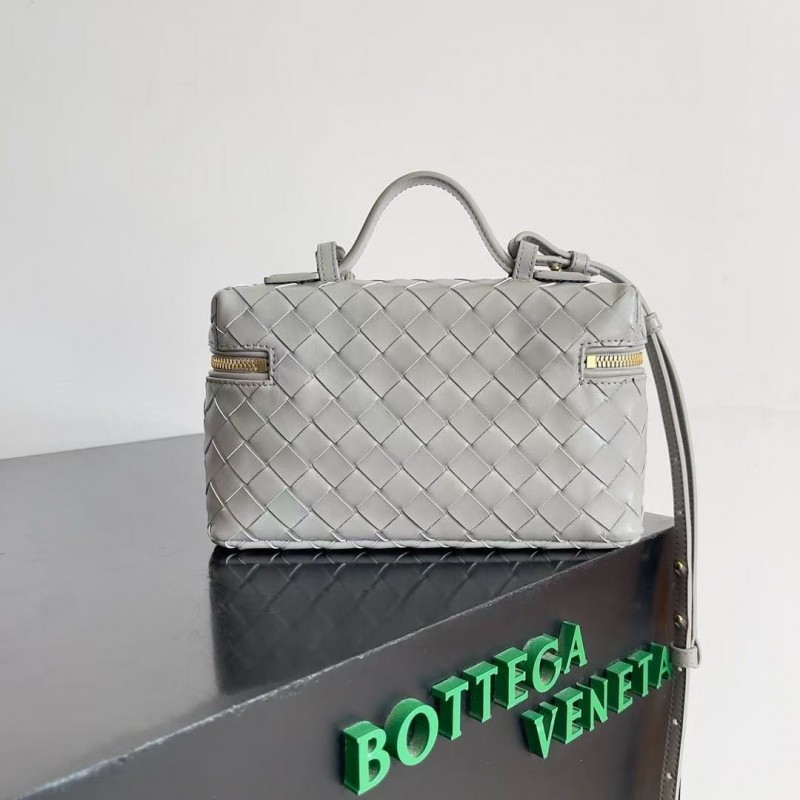 BOTTECA Ve*ne*ta uses exquisite craftsmanship intreccio weaving imported sheepskin leather Crossbody t