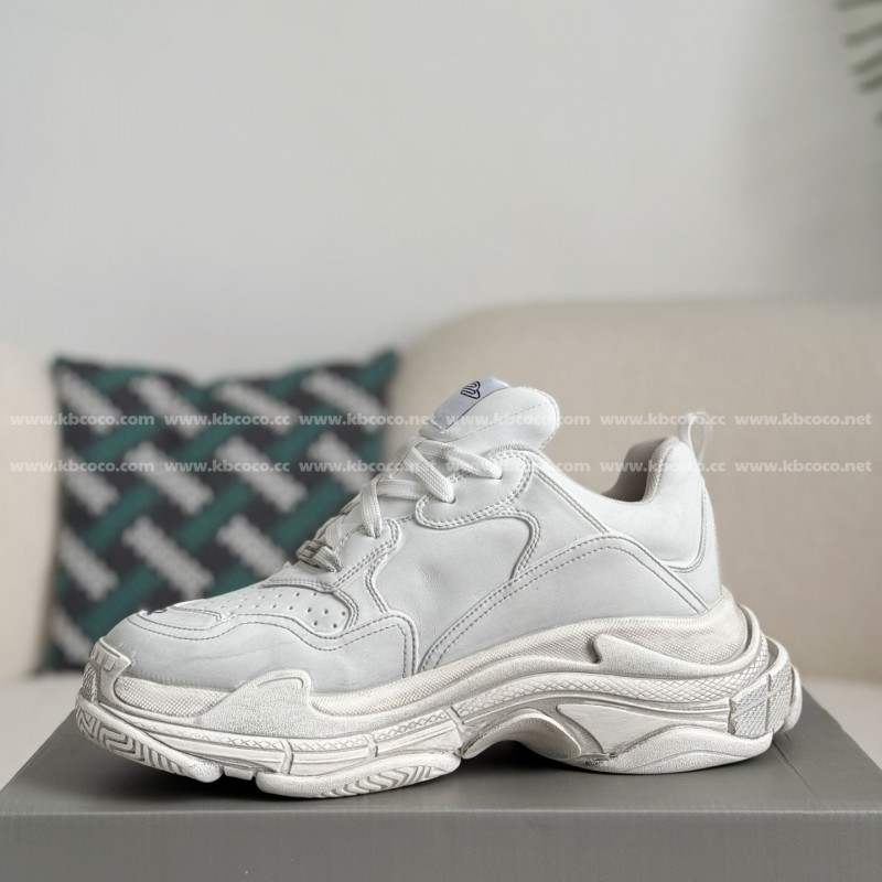 Ba*len*cia*ga Triple S Sporty Dad Shoes
