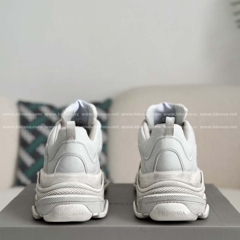 Ba*len*cia*ga Triple S Sporty Dad Shoes