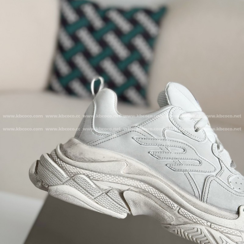 Ba*len*cia*ga Triple S Sporty Dad Shoes