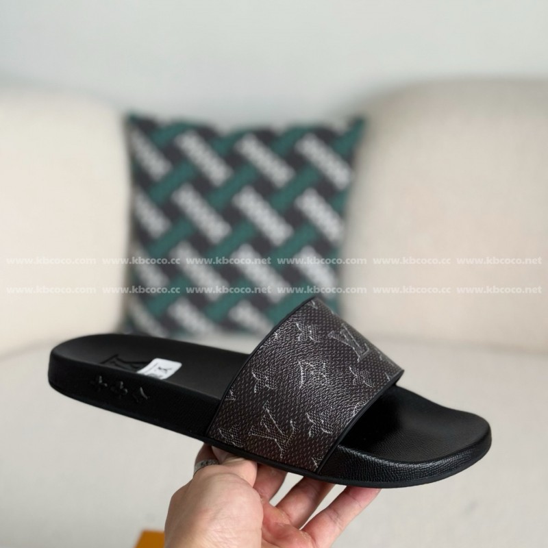 L0*is V*t0n SLIPPERS