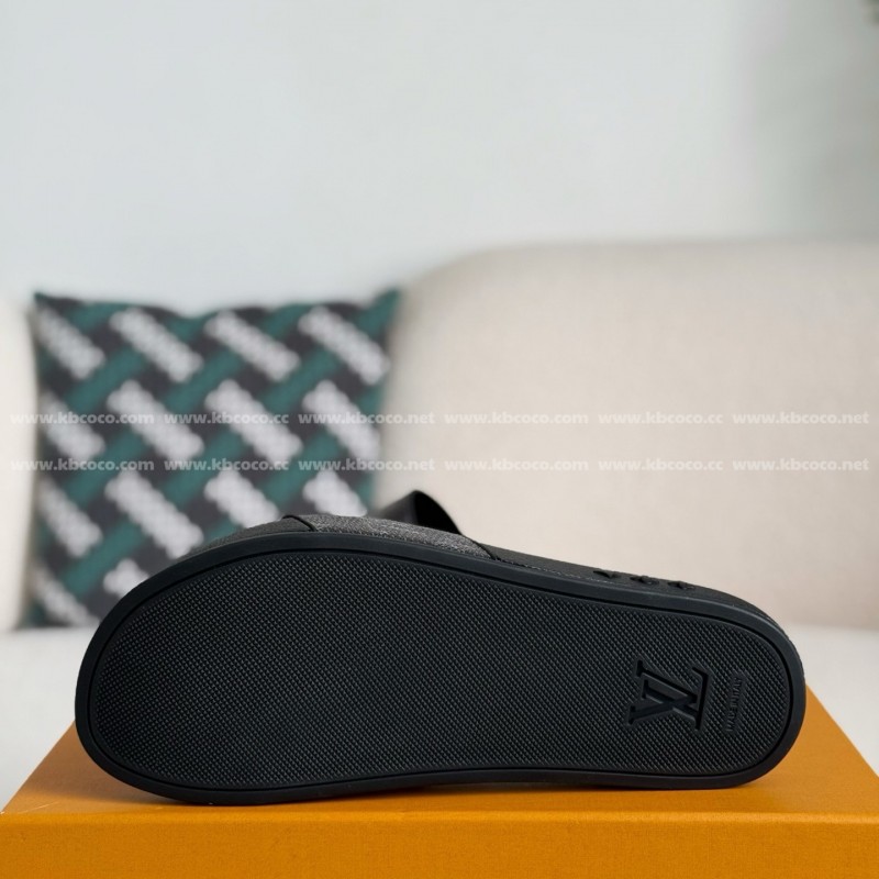 L0*is V*t0n SLIPPERS