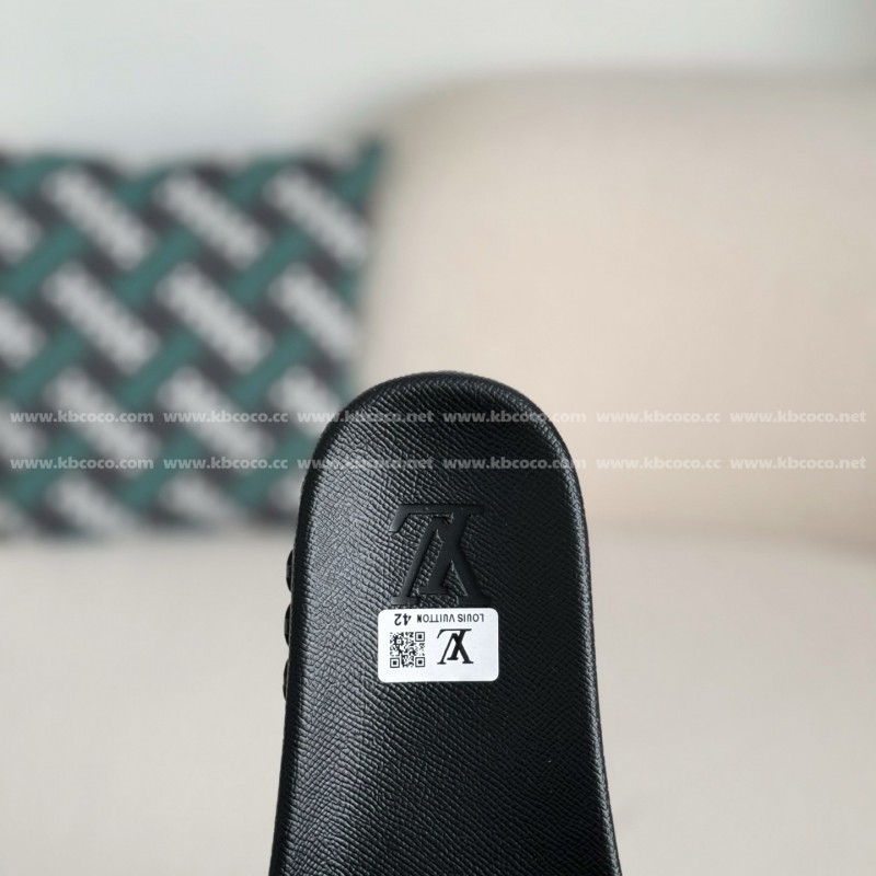 L0*is V*t0n SLIPPERS
