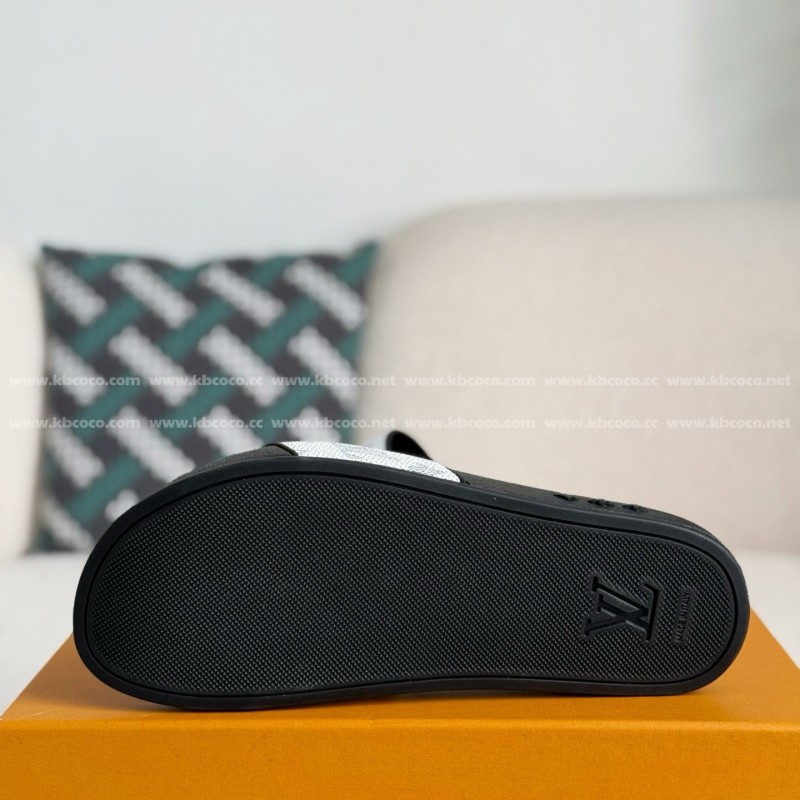 L0*is V*t0n SLIPPERS