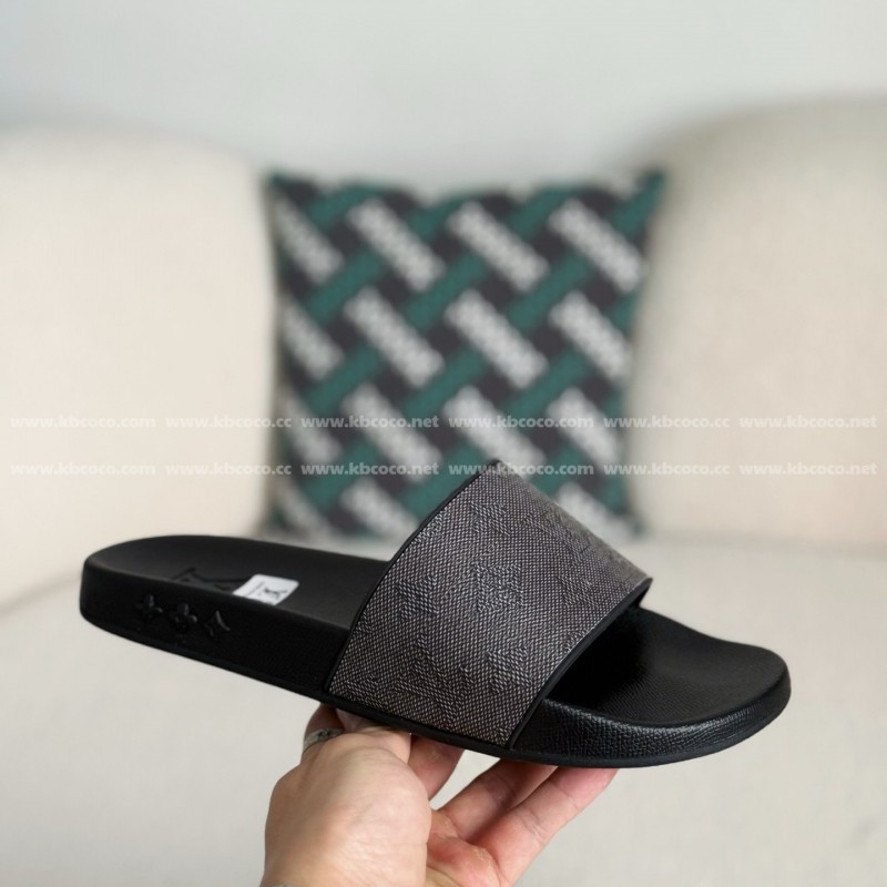 L0*is V*t0n SLIPPERS