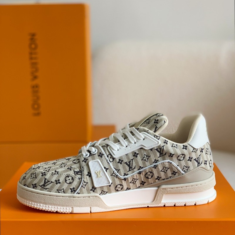 L0*is V*t0n TRAINER SNEAKERS