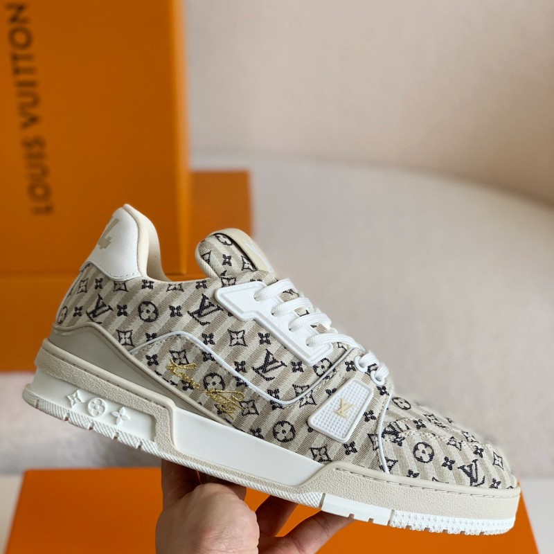 L0*is V*t0n TRAINER SNEAKERS