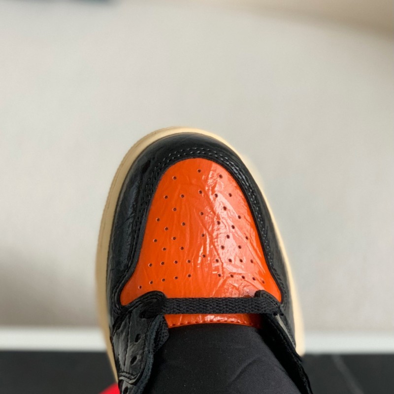 Air Jordan 1 Retro High OG Chicago Red