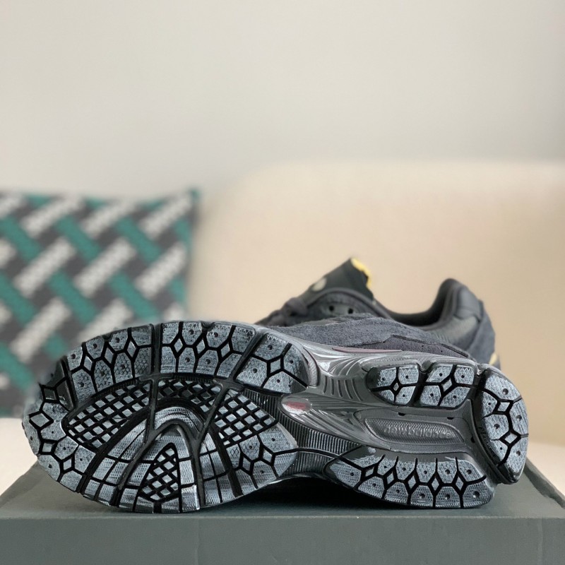 New Balance 2022R Phantom Black