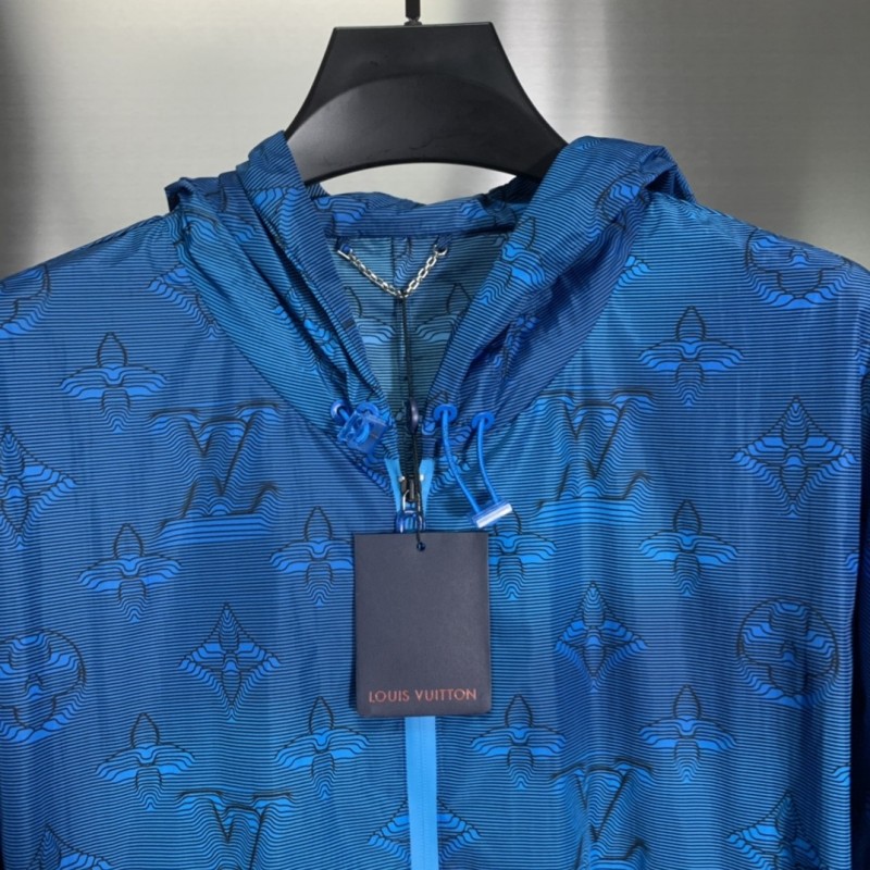 L0*is V*t0n Slightly loose functional hooded jacket