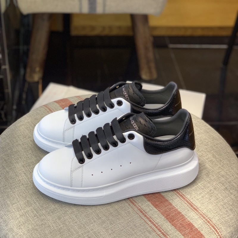 Ale*d*r M*Q*en MQ Black snake-grain patternTail Sneakers