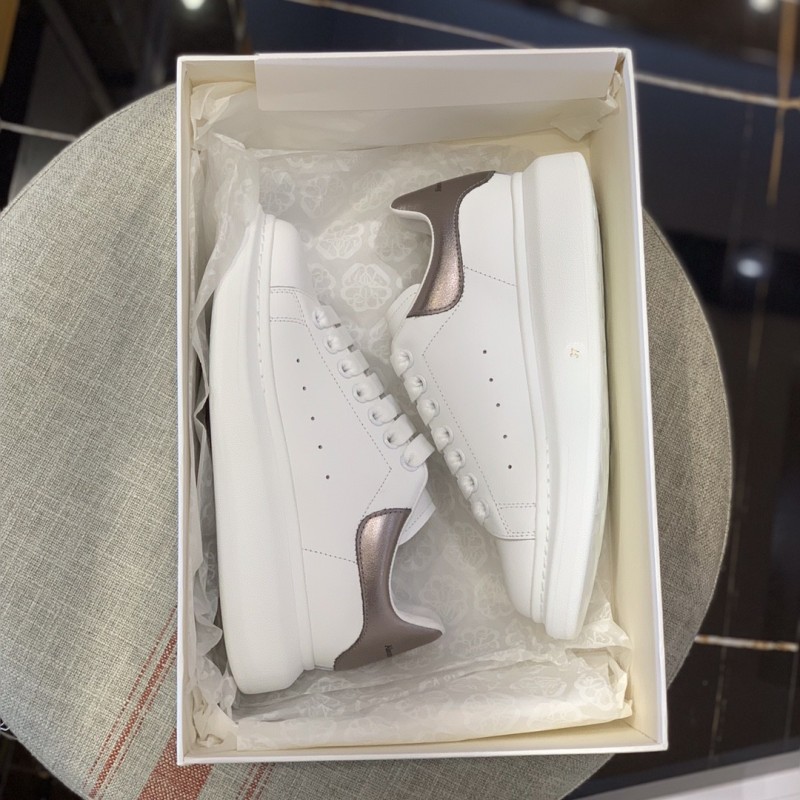 Ale*d*r M*Q*en MQ gun-black tail Sneakers