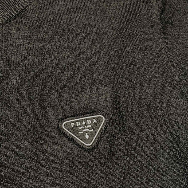 Pra*a casual sweater