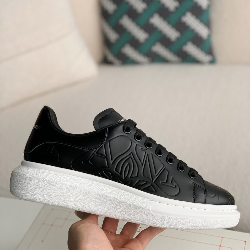 Ale*d*r M*Q*en versatile Sneakers