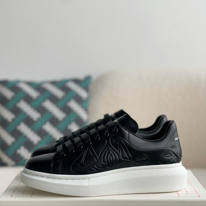 Ale*d*r M*Q*en versatile Sneakers