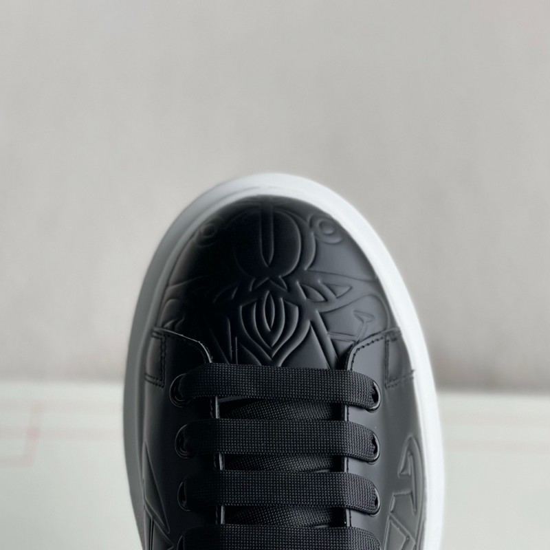 Ale*d*r M*Q*en versatile Sneakers