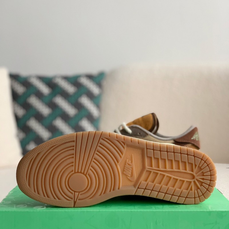 Nike Dunk Low Sneakers